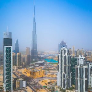 Dubai Turu Dubai Burj Khalifa binası ve modern şehir silüeti gündüz manzarası
